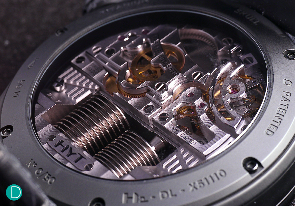 The movement is similar to the HYT H1, and built for them by Mojon.