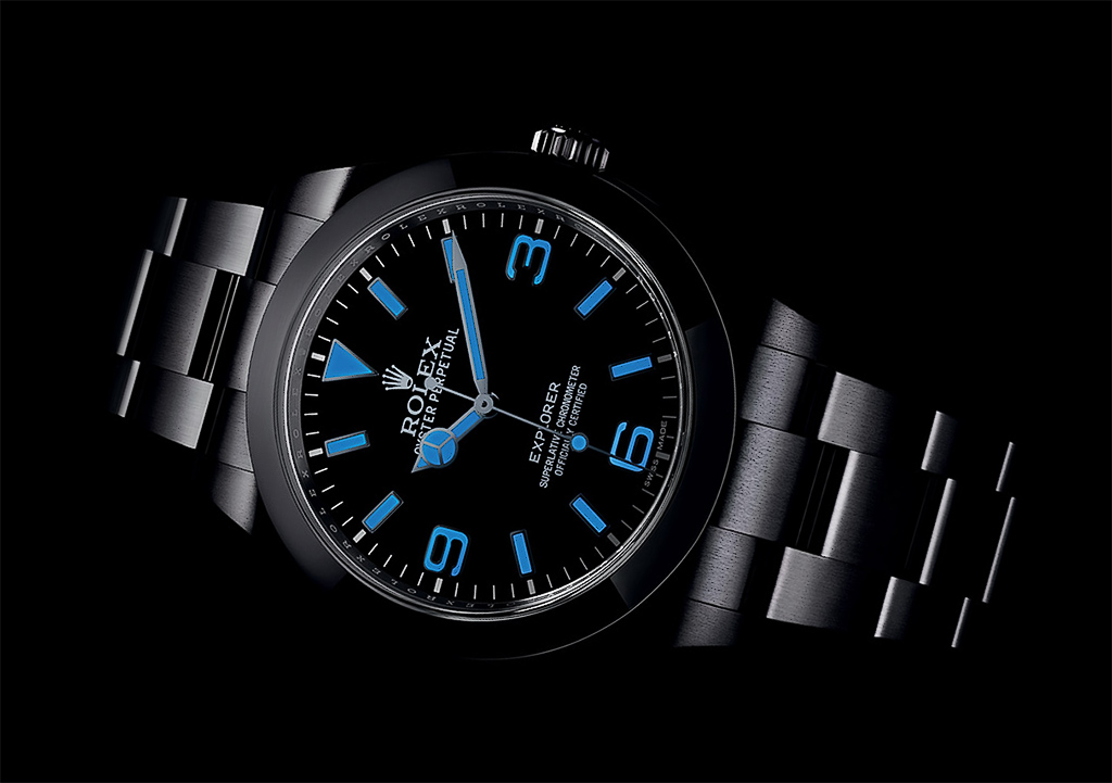 The blue lume of the Chromalight glows blue, and is claimed to be longer lasting than the standard SuperLuminova.