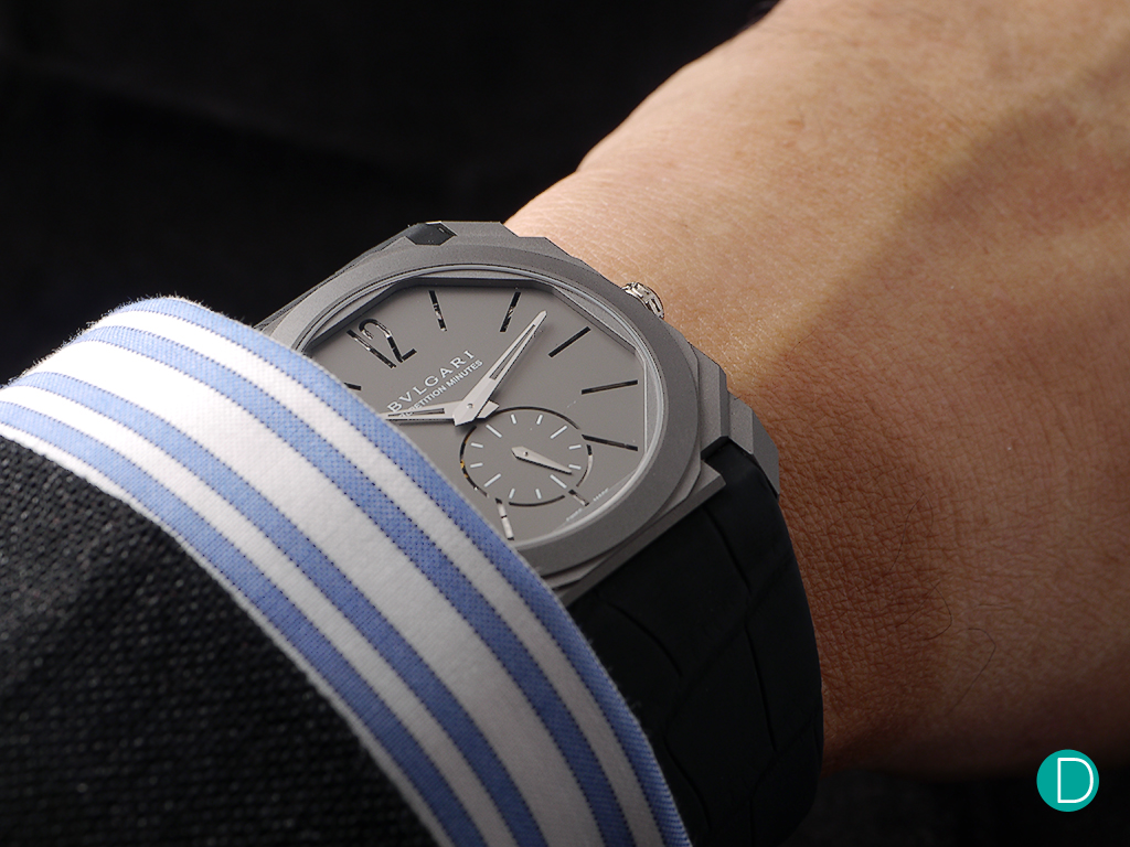 The bulgari Octo Répétition Minute on the wrist. Slim and light. Seems the way to go!