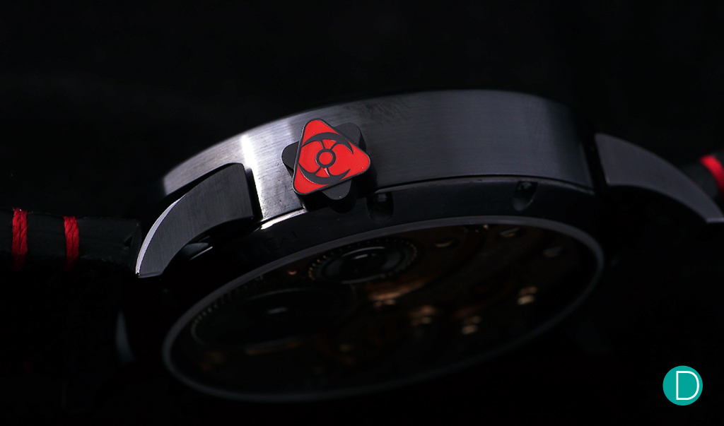 The dual overlapping triangles forming the six pointed star of the crown is given the red Silberstein touch.