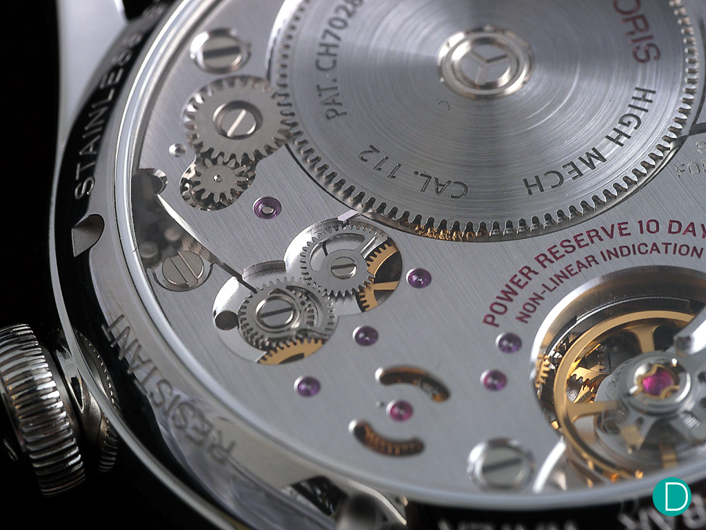 A closer look at the movement. The finishing is decent, considering the price of this timepiece.